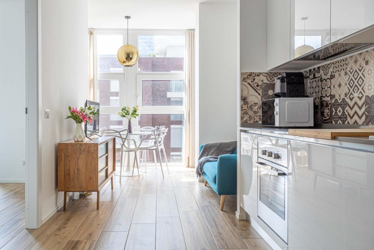 Sunlit 1 Bedroom Apt Via Pirelli ミラノ エクステリア 写真
