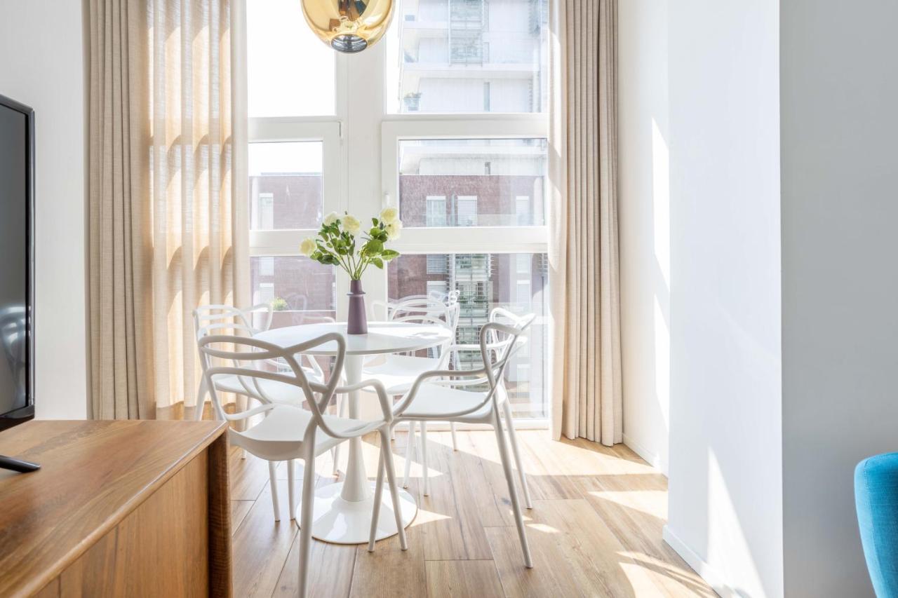 Sunlit 1 Bedroom Apt Via Pirelli ミラノ エクステリア 写真