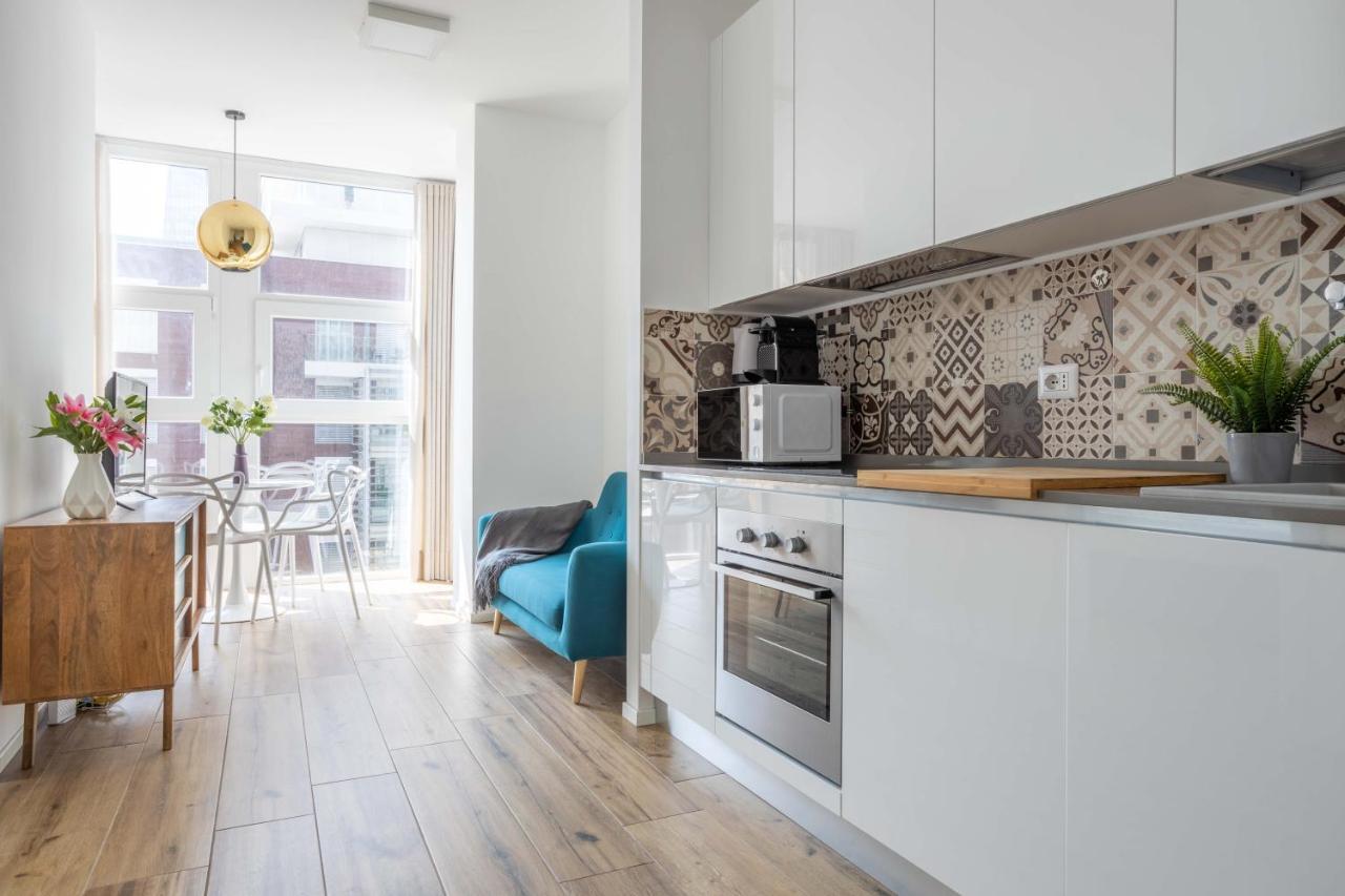Sunlit 1 Bedroom Apt Via Pirelli ミラノ エクステリア 写真