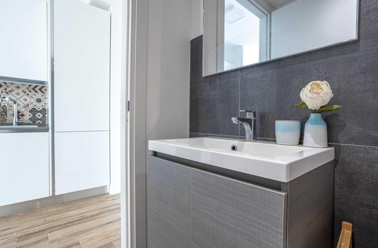 Sunlit 1 Bedroom Apt Via Pirelli ミラノ エクステリア 写真